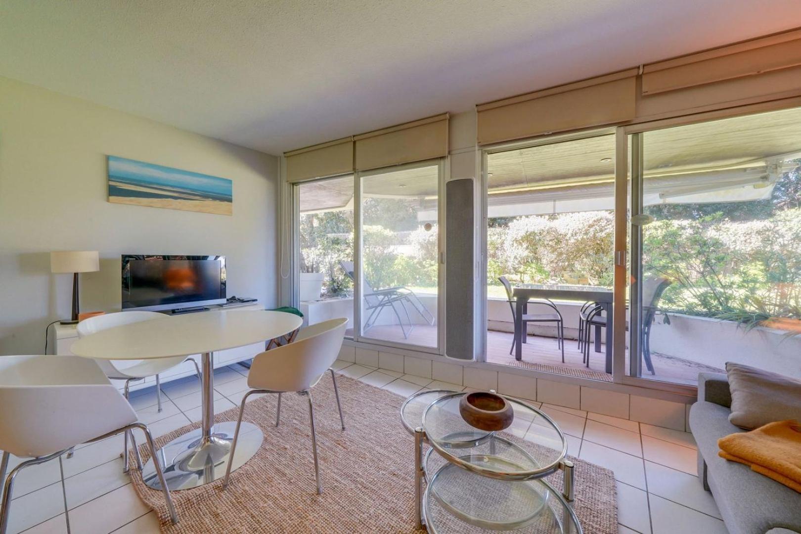 Appartement Avec Terrasse, Acces Pereire - Boulevard De L'ocean, *